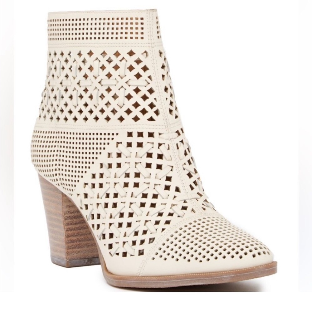 8.5🤠 Franco Sarto Damsel Cream Ankle Booties Laser Cut Leather Western Cowgirl